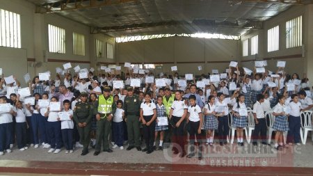 Policía sigue capacitando niños contra el consumo de drogas en Yopal