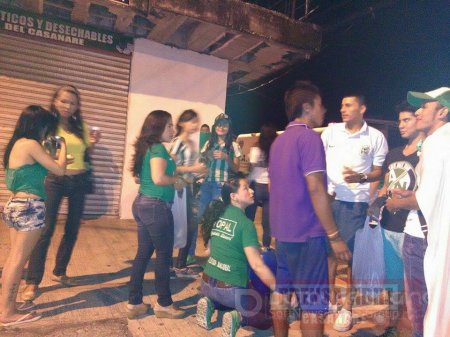 Hinchas del Nacional realizaron campaña social con habitantes de la calle de Yopal