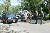 Fuerzas militares y Policía implementan durante fin de año en Arauca 60 puestos de control en ejes viales 
