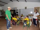 Kits escolares para estudiantes de zona rural de Sabanalarga
