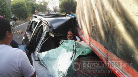 Mujer resultó lesionada en choque contra camión en zona urbana de Yopal