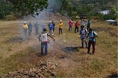 Habitantes de Paya se capacitan en control de incendios forestales