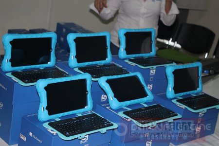En Sabanalarga escuelas de zonas rurales recibieron tabletas electrónicas