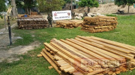 Ejército incautó 131 bloques de madera y un tractor de propiedad del ELN en Arauca