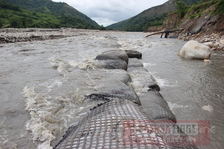 Autoridad Ambiental vigila oleoducto de Equion en el río Cravo Sur