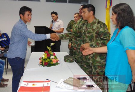 50 Libretas militares a jóvenes víctimas del conflicto entregó Ejército Nacional 