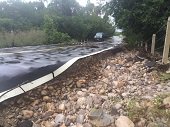 En Monterrey vía recién inaugurada colapsó a causa de las lluvias