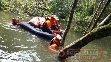 Defensa Civil rescató a familia aislada por creciente del río Meta en Orocué