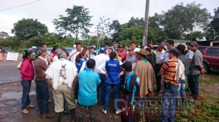15 veredas en Tame bloquean empresas mineras. Corporinoquia intervino