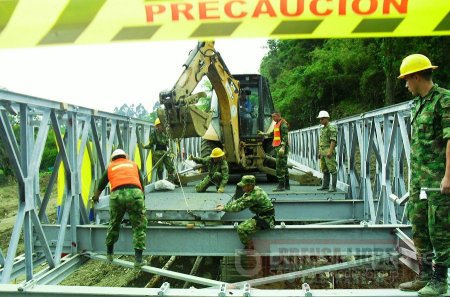 Ingenieros militares empiezan construcción de dos puentes modulares tipo acrow en el Charte