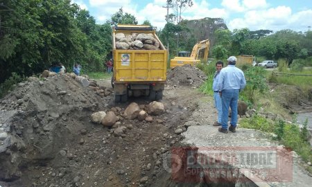 Río Cravo Sur amenaza puente que comunica veredas La Manga y La Calceta en Yopal