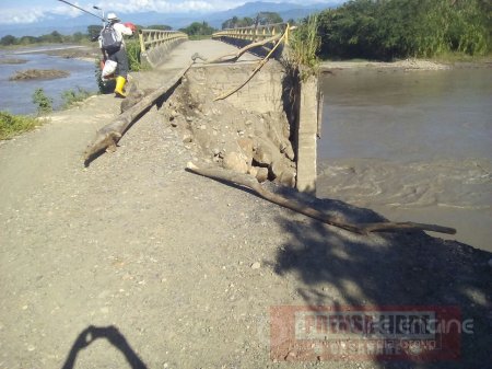 Río Cravo Sur amenaza puente que comunica veredas La Manga y La Calceta en Yopal