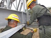 Ingenieros militares avanzan en construcción de Puente militar sobre el río Charte 