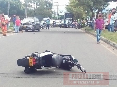 Milagrosamente dos jóvenes sufrieron traumas leves en aparatoso accidente en Yopal