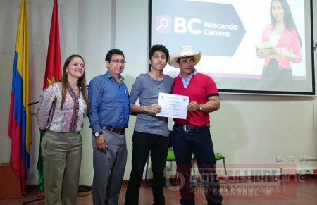 130 estudiantes postulados a Ser Pilo Paga recibieron reconocimiento de la Gobernación