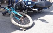 Estudiante que se desplazaba en bicicleta fue arrollado por motociclista en la vía a San Rafael de Morichal 