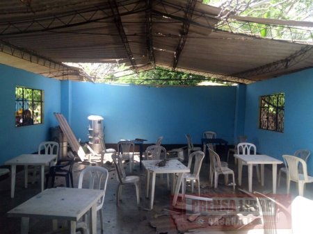 Antigua torre de Telecom se derrumbó sobre restaurante escolar de un colegio en Hato Corozal