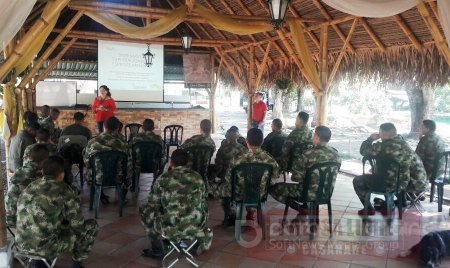 Soldados de la Brigada XVI se capacitan en desarrollo rural en Unitrópico