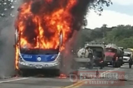 Bus afiliado a los Libertadores se incineró por falla mecánica