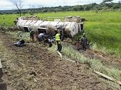 Derrame de crudo por accidente de carrotanque al sur de Casanare