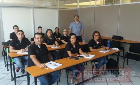Docentes y Estudiantes de Unisangil se capacitan en Robótica en Querétaro México