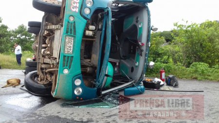 8 personas resultaron lesionadas en accidente de buseta que cubría la ruta Orocué - Yopal