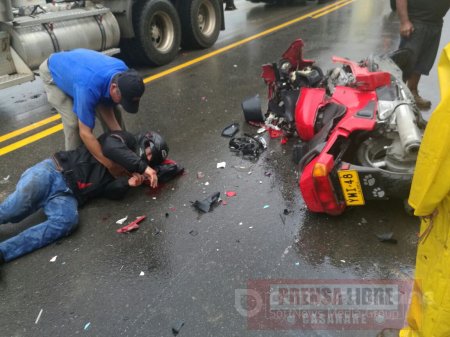 Motociclista resultó gravemente lesionado en accidente en Aguazul