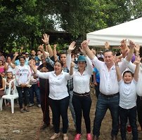 Gigantesco acompañamiento de comunidad de Tacarimena recibió Arcenio Sandoval