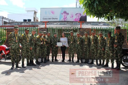 Soldados del Ejército Nacional hicieron mantenimiento a la casa hogar Otoño   