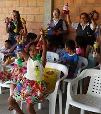 Damas Grises dictan talleres de manualidades en comunidades vulnerables de Casanare