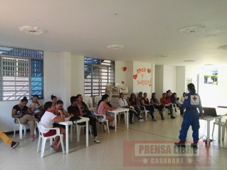 Damas Grises dictan talleres de manualidades en comunidades vulnerables de Casanare