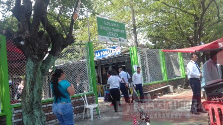 Comerciantes protestan por cierre de una de las puertas del terminal de transporte de Yopal