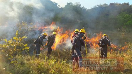 Parcialmente controlado incendio en el cerro Zamaricote al norte de Casanare