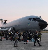 Fuerza Aérea transporta bomberos casanareños que colaborarán en extinción de incendio en Vichada