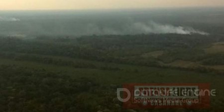 Bomberos de Casanare luchan contra incendio forestal en la Serranía de La Lindosa en Guaviare