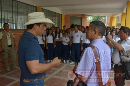 Gobernador inició en Villanueva visitas por todo el departamento para verificar obras 