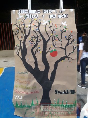 Con árbol simbólico homenajearon en Aguazul a las víctimas del conflicto armado
