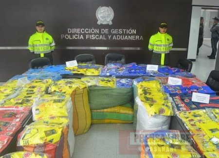Cayó cargamento de contrabando chino con productos de la Selección Colombia y el Mundial de Fútbol