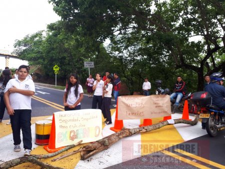 Piden investigar a docentes que participan en bloqueos a vías en Casanare. Simac avala acciones de hecho