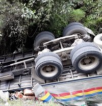 Camión de encomiendas se accidentó en la vía del Cusiana