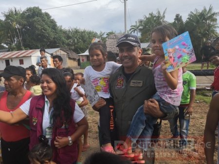 Fuerza Aérea Colombiana visitó comunidades indígenas del Guainía 