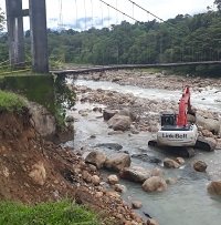 A punto de colapsar puente peatonal en Sabanalarga