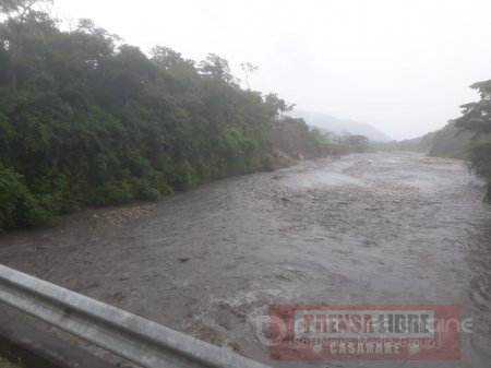 Río Cravo Sur empezó a socavar bancada de vía en el Corregimiento El Morro