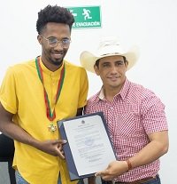Basquetbolista de Villanueva Braian Angola fue condecorado con la medalla al mérito Ramón Nonato Pérez