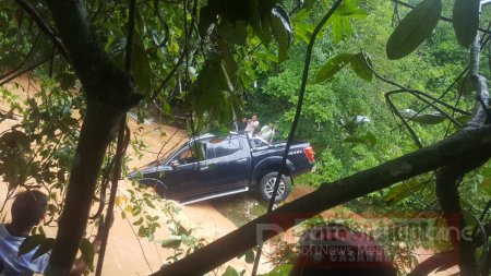Creciente de quebrada arrastró vehículo en el Corregimiento El Morro
