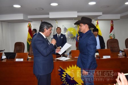 Ortiz Zorro se posesionó como representante de Colombia en el Parlamento Andino