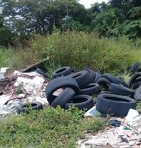 En cementerio de llantas usadas y depósito de basuras convirtieron vía de la Comuna VI de Yopal