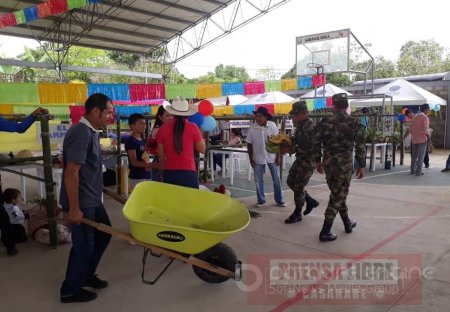 Ejército apoyó mercado campesino en Sabanalarga        