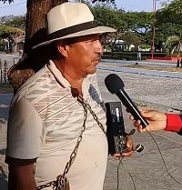 Hombre se encadenó a Alcaldía de Hato Corozal protestando por millonario endeudamiento