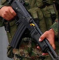 Soldado hirió accidentalmente con su arma de dotación a una mujer en Sácama